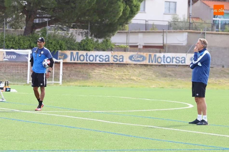 Foto 10 - El Salamanca UDS sigue aclimat&aacute;ndose al c&eacute;sped artificial del Tori para su visita a Las Rozas&nbsp;