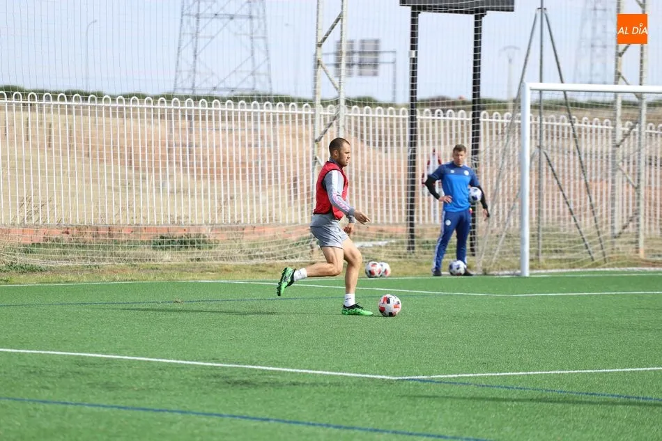 Foto 7 - El Salamanca UDS sigue aclimat&aacute;ndose al c&eacute;sped artificial del Tori para su visita a Las Rozas&nbsp;