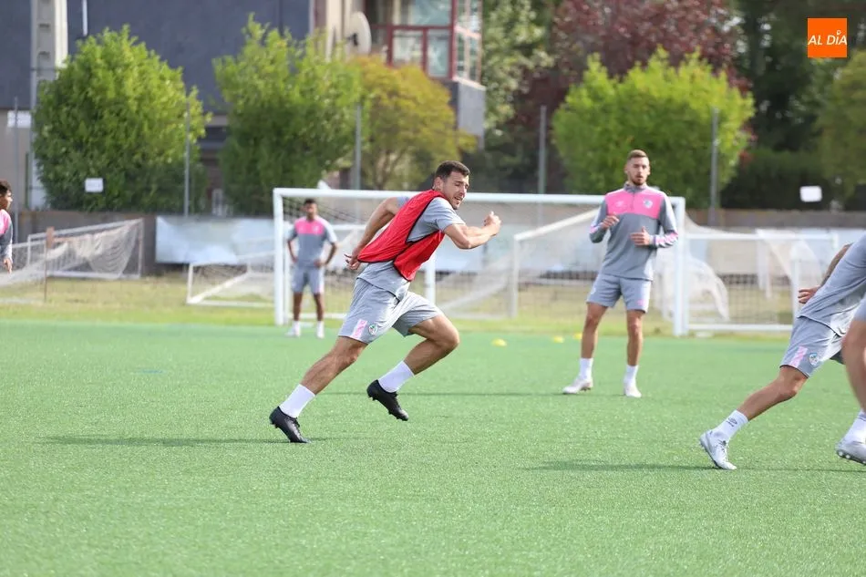 Uxío, ex del Dépor, en un entrenamiento del Salamanca