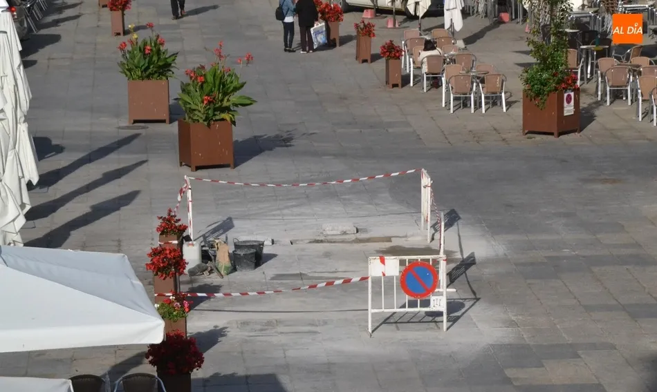 Foto 4 - En marcha una operaci&oacute;n de mejora del enlosado de la Plaza Mayor  