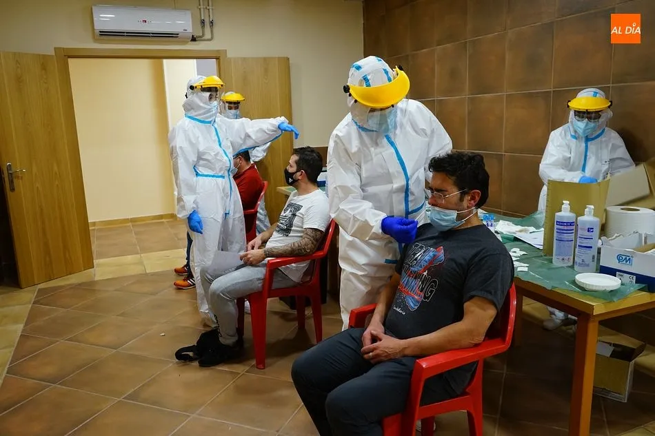 El interior del albergue de Guijuelo ha acogido las pruebas PCR - Kiko Robles