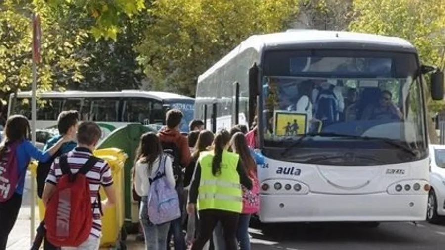Los monitores de transporte escolar juegan un papel vital en la lucha contra la pandemia. Foto EP