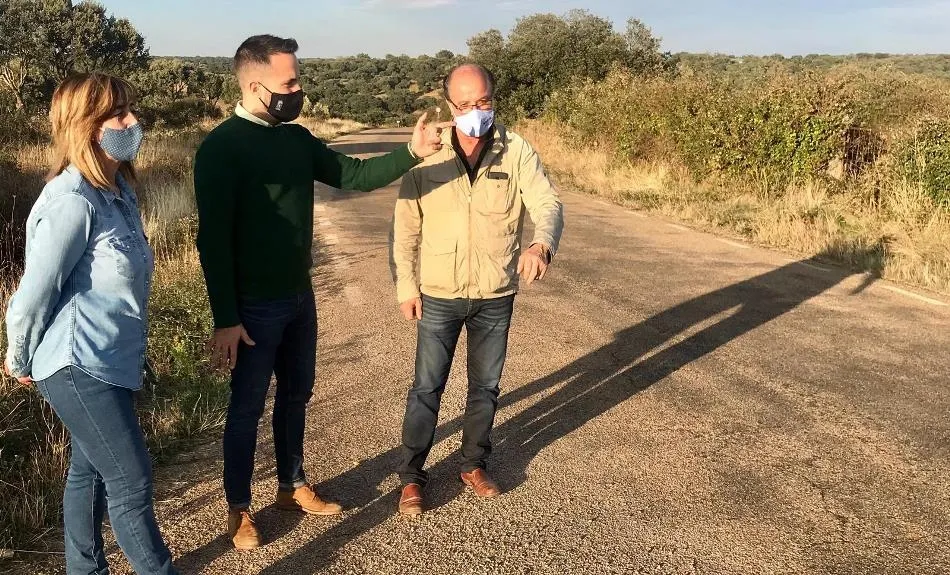 El PSOE solicita a la Diputación que arregle la deteriorada carretera entre Puebla de Yeltes y El...