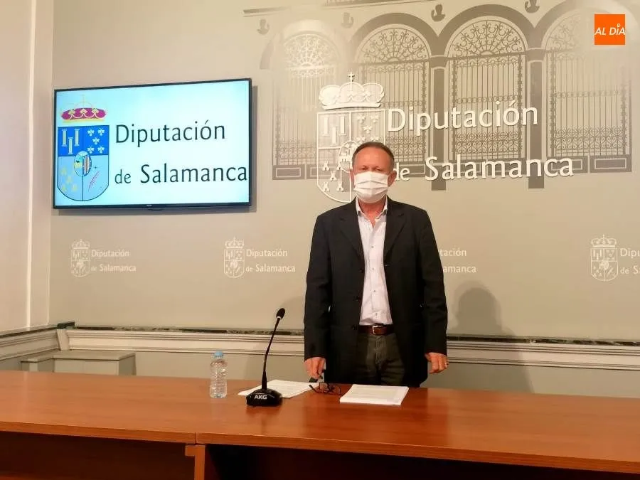 El diputado de Medio Ambiente, Román Hernández, ha explicado que esta iniciativa pretende una mayor eficiencia energética en instalaciones públicas. Foto de Lydia González