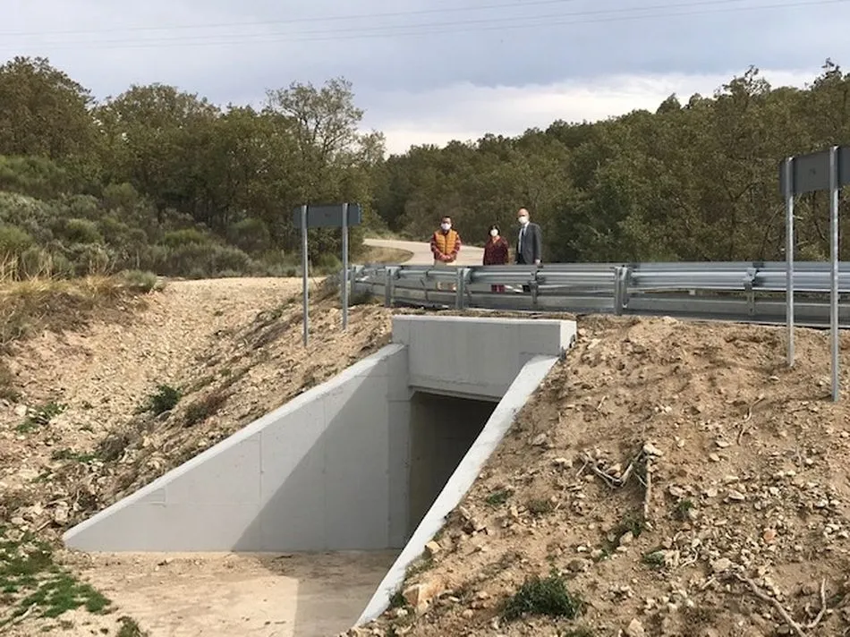 Foto 3 - El puente de El Tornadizo recupera su fortaleza tras los desperfectos de un temporal el pasado...