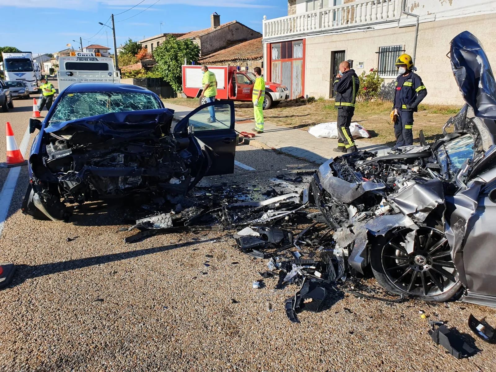 Imagén de la colisión de dos vehículos en Fonfría