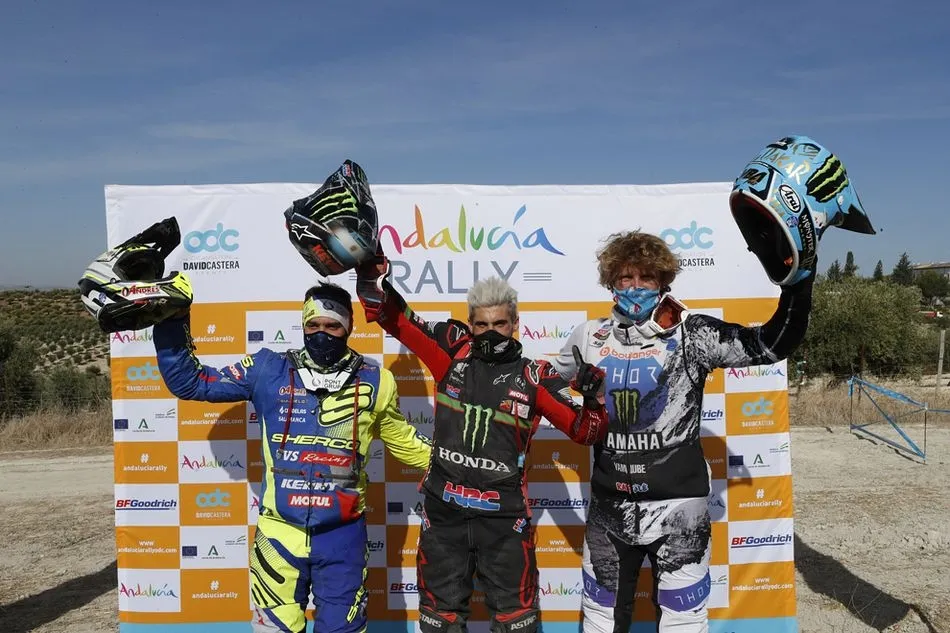 Santolino compartiendo podio con Van Beveren y Benavides - L.Santolino