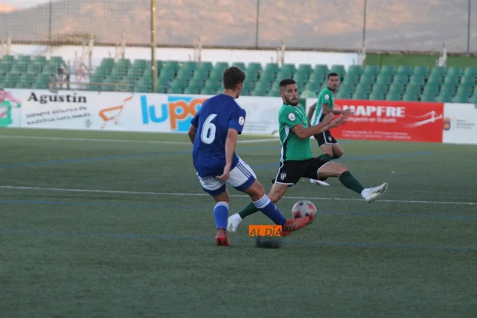 Foto 7 - Al Guijuelo se le escapa la victoria sobre el Oviedo &lsquo;B&rsquo; en el 90&rsquo; (1-1)