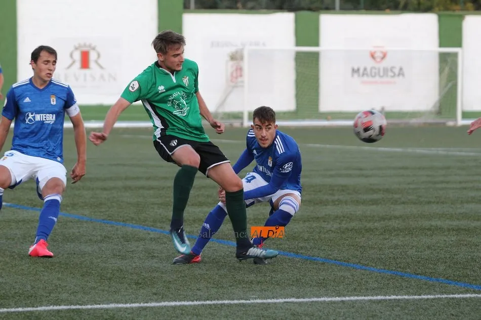 Foto 5 - Al Guijuelo se le escapa la victoria sobre el Oviedo &lsquo;B&rsquo; en el 90&rsquo; (1-1)