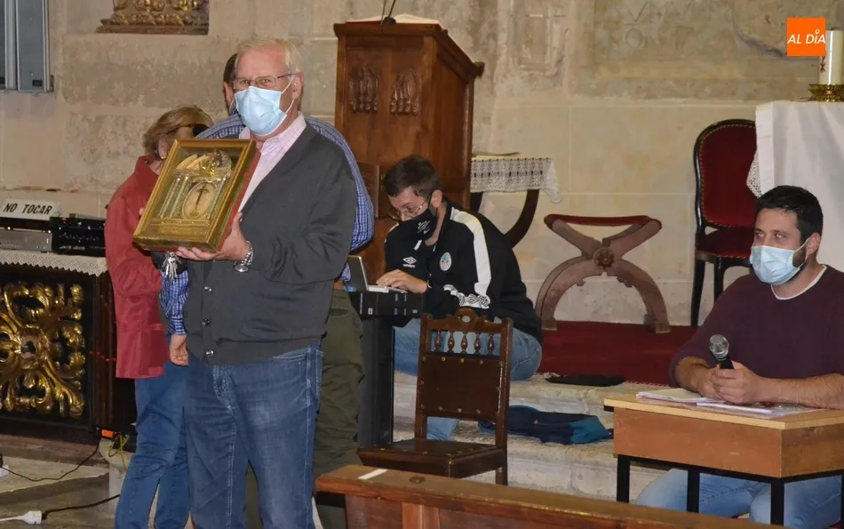 Foto 7 - Los cofrades del Silencio aprueban casi por unanimidad procesionar el Lignum Crucis junto a su...