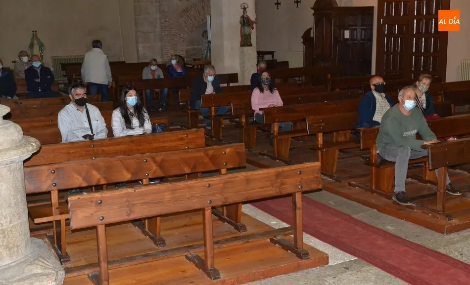Foto 8 - Los cofrades del Silencio aprueban casi por unanimidad procesionar el Lignum Crucis junto a su...