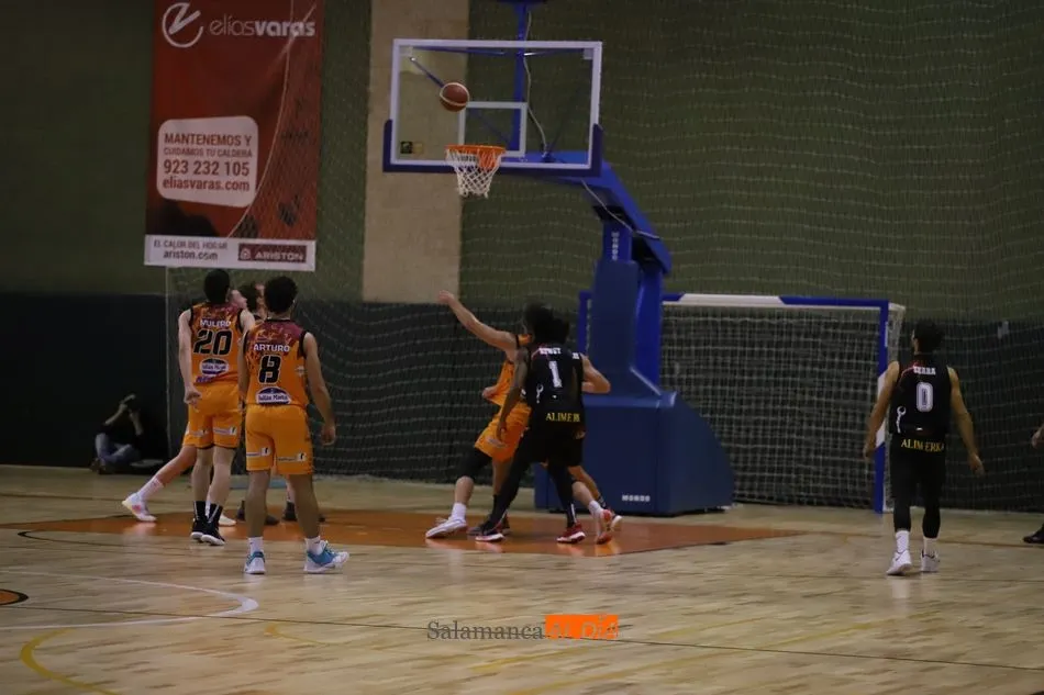 Foto 7 - El BM Salamanca empieza la Liga ganando con mascarilla al BM Delicias y el Aquimisa bate al Gij&oacute;n...