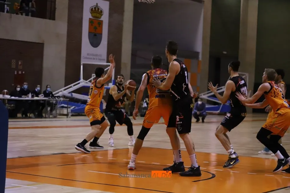 Foto 6 - El BM Salamanca empieza la Liga ganando con mascarilla al BM Delicias y el Aquimisa bate al Gij&oacute;n...