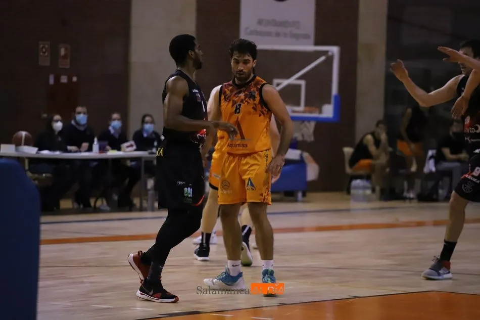 Foto 4 - El BM Salamanca empieza la Liga ganando con mascarilla al BM Delicias y el Aquimisa bate al Gij&oacute;n...
