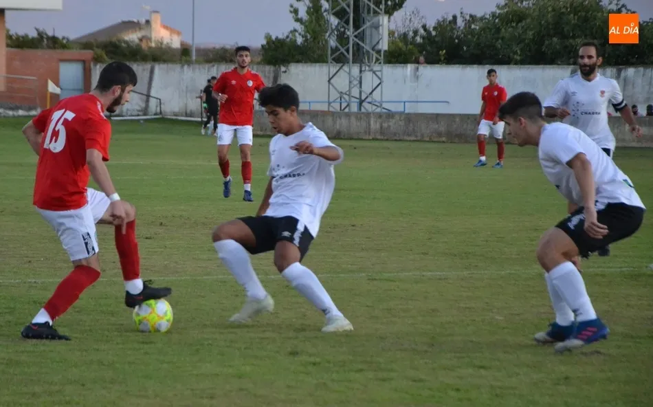 Foto 8 - El Salamanca CF UDS B le remonta al Ciudad Rodrigo en el regreso tras 7 meses del p&uacute;blico al campo ...