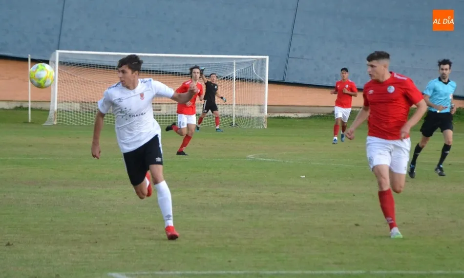 Foto 7 - El Salamanca CF UDS B le remonta al Ciudad Rodrigo en el regreso tras 7 meses del p&uacute;blico al campo ...