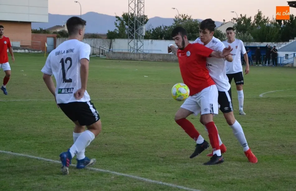 Foto 5 - El Salamanca CF UDS B le remonta al Ciudad Rodrigo en el regreso tras 7 meses del p&uacute;blico al campo ...