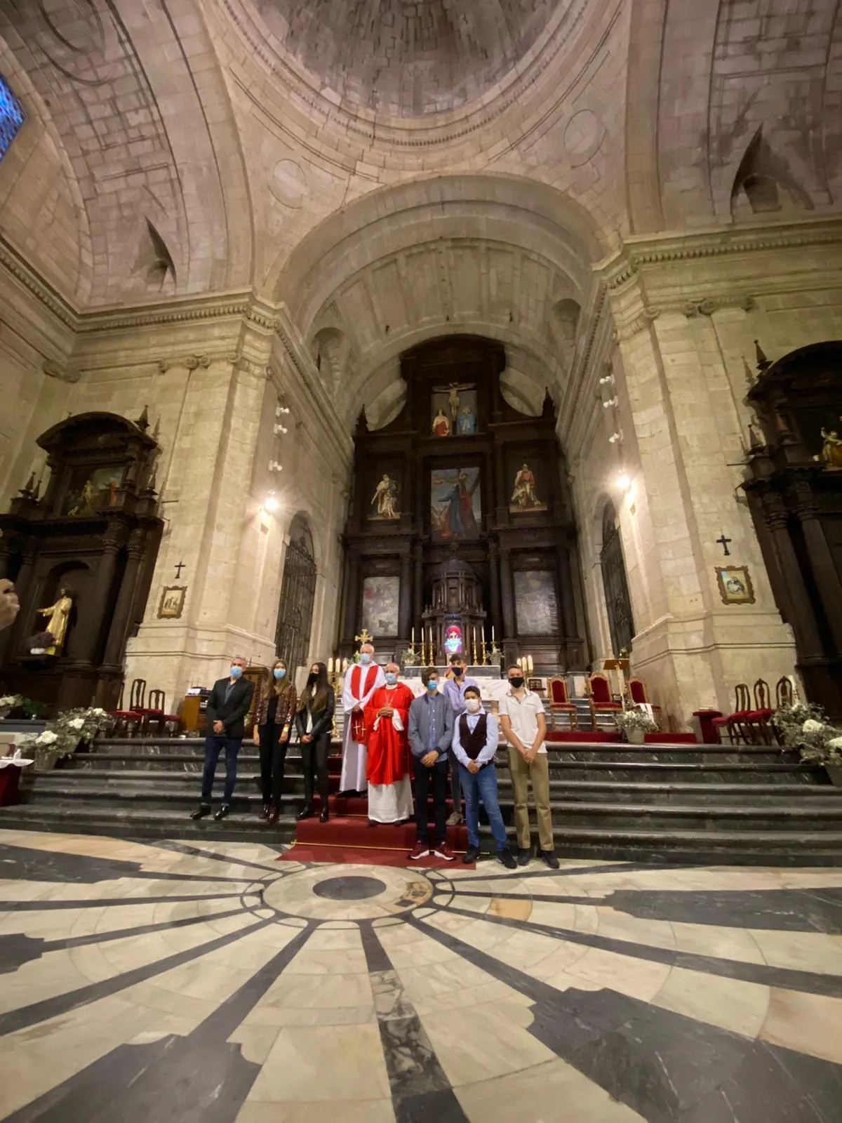 Foto 3 - Seis j&oacute;venes reciben el Sacramento de la Confirmaci&oacute;n en la Iglesia de Cerralbo  
