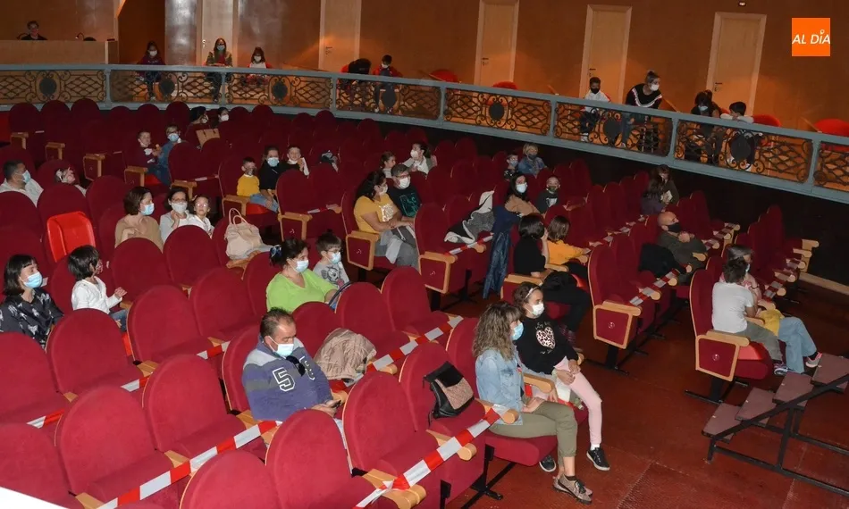 Foto 11 - Buena asistencia al espect&aacute;culo infantil con el que se retoma la programaci&oacute;n normal en el Teatro ...