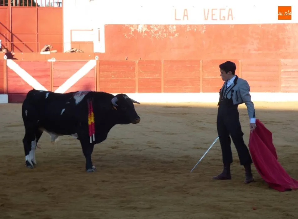Foto 11 - Roberto Jarocho y Raquel Mart&iacute;n debutan como novilleros en la plaza de toros de Villoria  