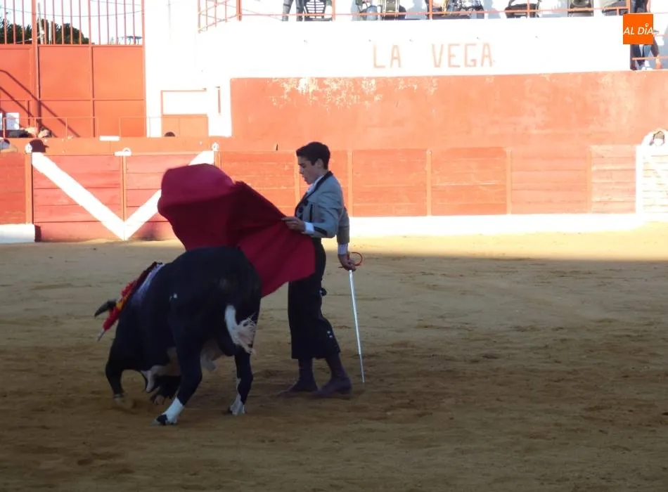 Foto 9 - Roberto Jarocho y Raquel Mart&iacute;n debutan como novilleros en la plaza de toros de Villoria  