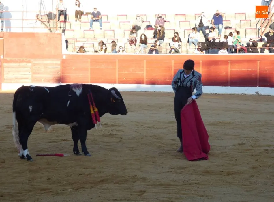 Foto 8 - Roberto Jarocho y Raquel Mart&iacute;n debutan como novilleros en la plaza de toros de Villoria  