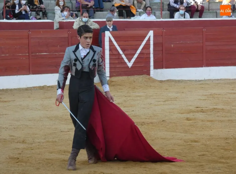 Foto 6 - Roberto Jarocho y Raquel Mart&iacute;n debutan como novilleros en la plaza de toros de Villoria  
