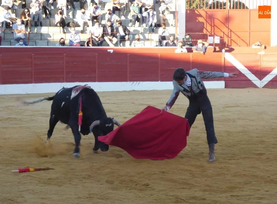 Foto 4 - Roberto Jarocho y Raquel Mart&iacute;n debutan como novilleros en la plaza de toros de Villoria  