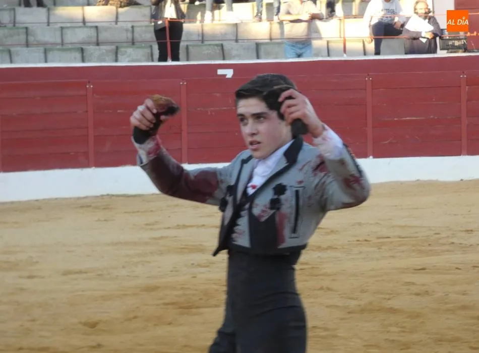 Foto 3 - Roberto Jarocho y Raquel Mart&iacute;n debutan como novilleros en la plaza de toros de Villoria  