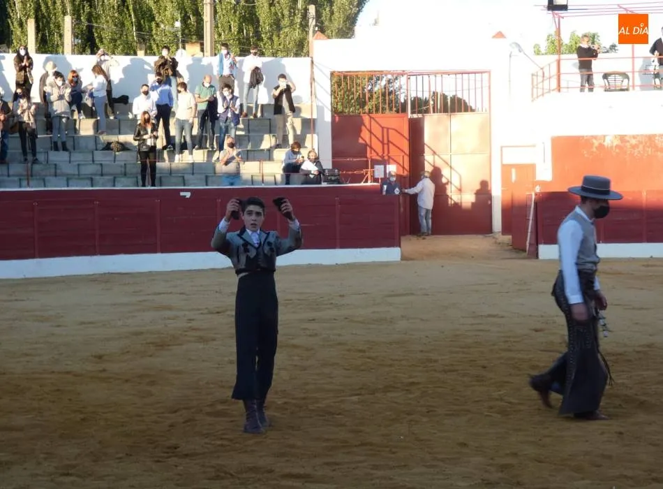 Foto 2 - Roberto Jarocho y Raquel Mart&iacute;n debutan como novilleros en la plaza de toros de Villoria  