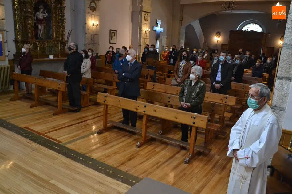 Foto 6 - Ampl&iacute;sima asistencia a la solemne celebraci&oacute;n de la Virgen del Pilar en la Parroquia de San...