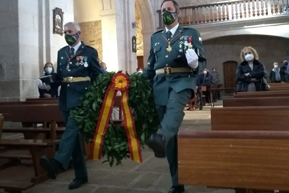 Foto 10 - Los guardias civiles del Puesto de Barruecopardo celebran la Virgen del Pilar  
