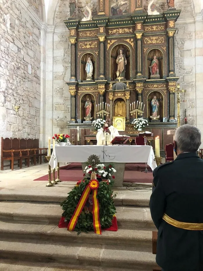 Foto 6 - Los guardias civiles del Puesto de Barruecopardo celebran la Virgen del Pilar  