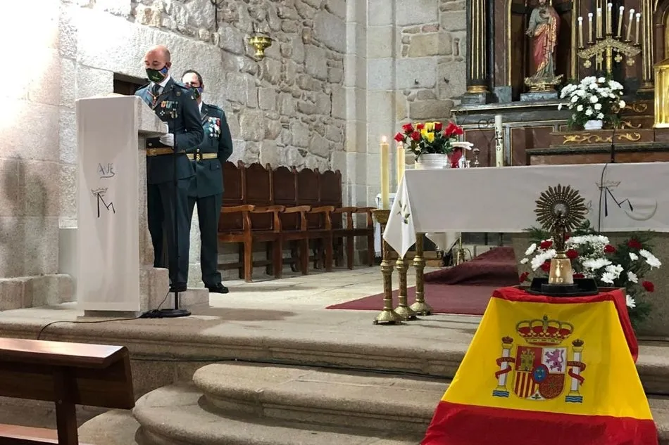 Foto 5 - Los guardias civiles del Puesto de Barruecopardo celebran la Virgen del Pilar  