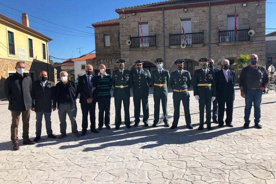 Foto 4 - Los guardias civiles del Puesto de Barruecopardo celebran la Virgen del Pilar  