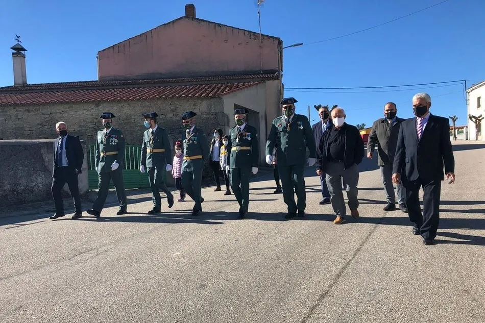 Foto 3 - Los guardias civiles del Puesto de Barruecopardo celebran la Virgen del Pilar  