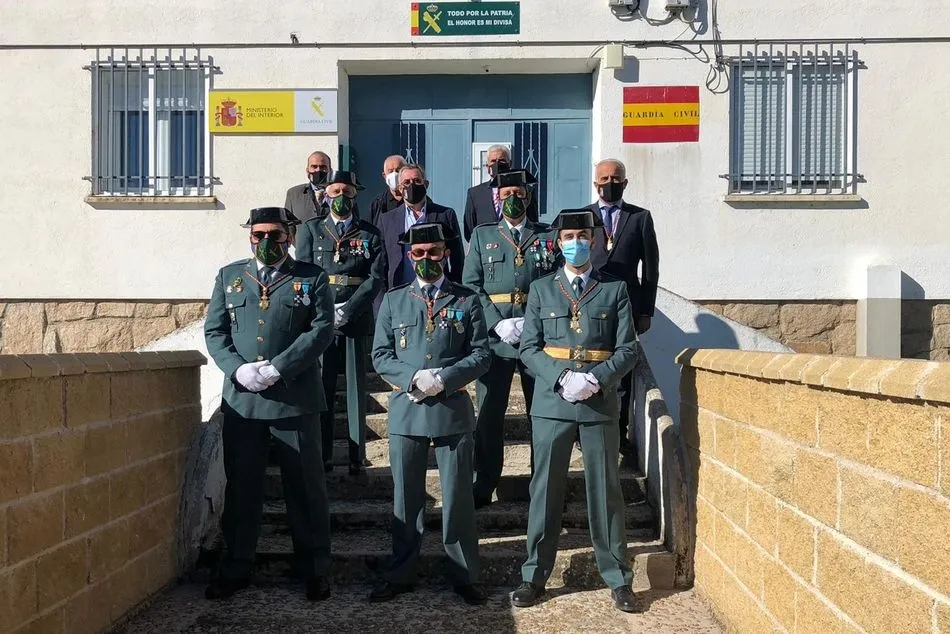 Foto 2 - Los guardias civiles del Puesto de Barruecopardo celebran la Virgen del Pilar  
