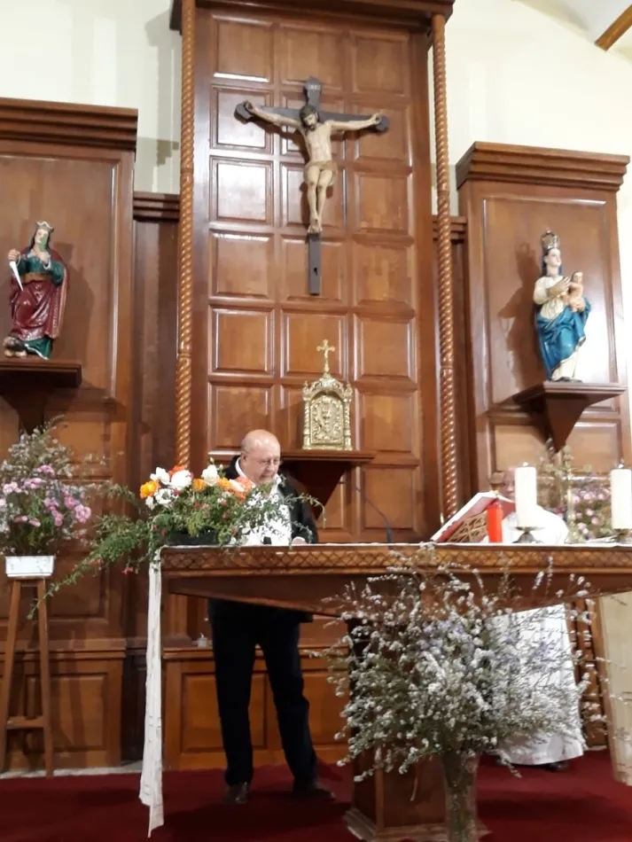 Foto 3 - Efra&iacute;n Peinado coge el testigo de Joaqu&iacute;n Gal&aacute;n como p&aacute;rroco de Serradilla del Llano  
