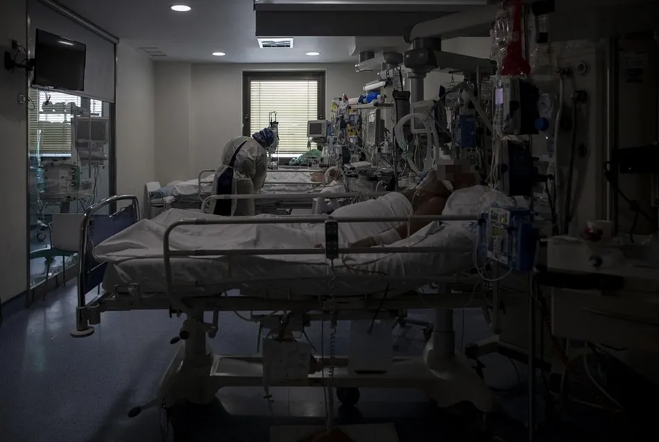 Unidad de Cuidados Intensivos (UCI) dedicada a enfermos de coronavirus del Hospital Universitario Ramón y Cajal, en Madrid (España) - Eduardo Parra - Europa Press