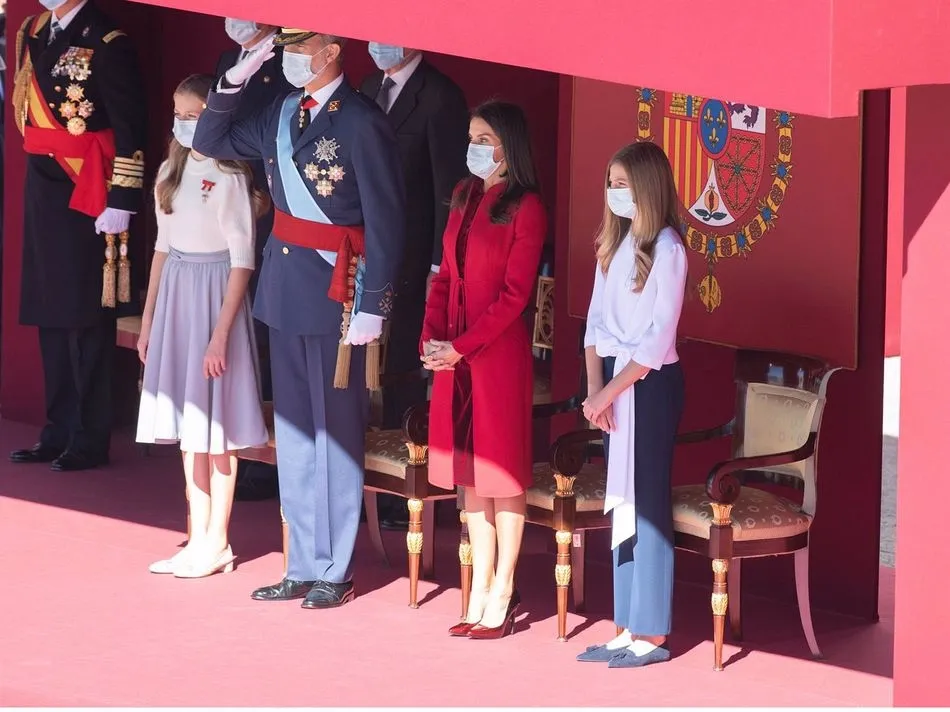 Foto 2 - Los Reyes, la Princesa Leonor y la Infanta Sof&iacute;a presiden el d&iacute;a m&aacute;s sobrio de las Fuerzas...