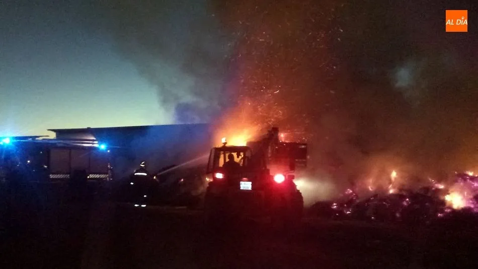 Foto 5 - Controlado el incendio de un cobertizo de paja en Ba&ntilde;ob&aacute;rez  