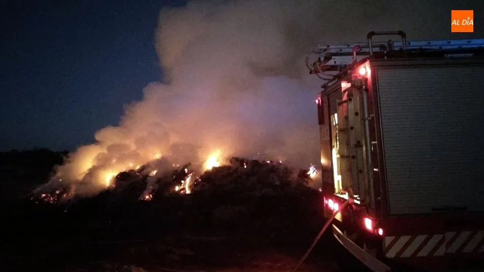 Foto 4 - Controlado el incendio de un cobertizo de paja en Ba&ntilde;ob&aacute;rez  