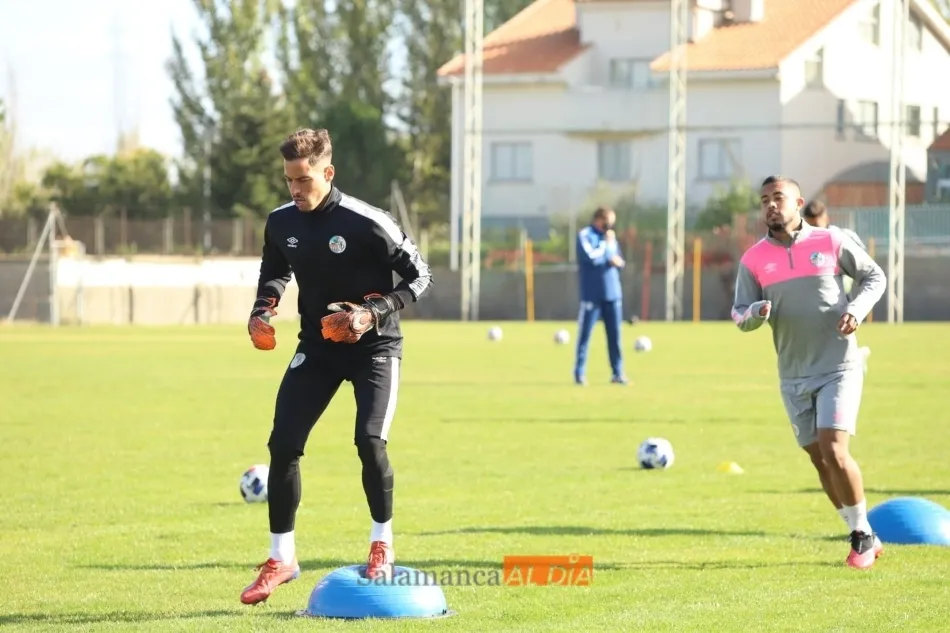 Foto 9 - Lacerda se reincorpora al grupo y Pedra y DeLorenzi no saltan al entrenamiento del Salamanca UDS