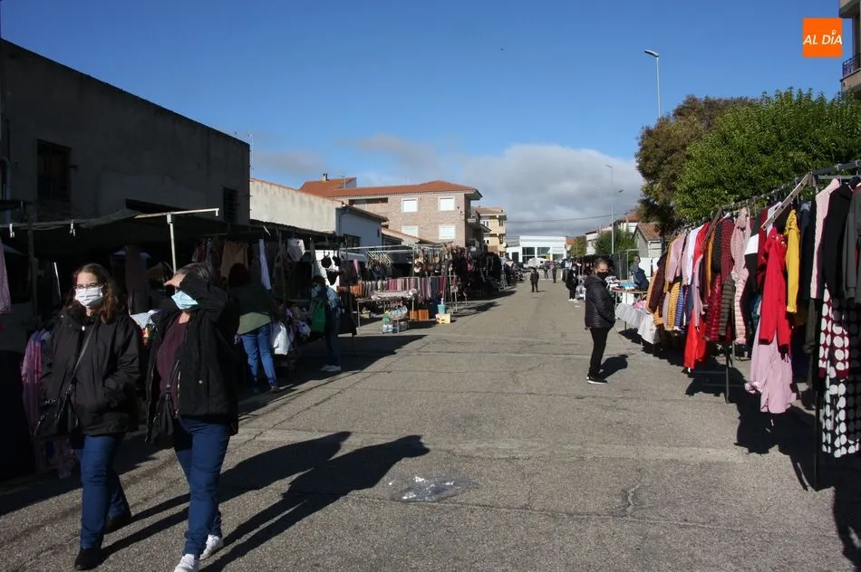 Foto 9 - El mercadillo de Vitigudino se resiente ante la incidencia del coronavirus  