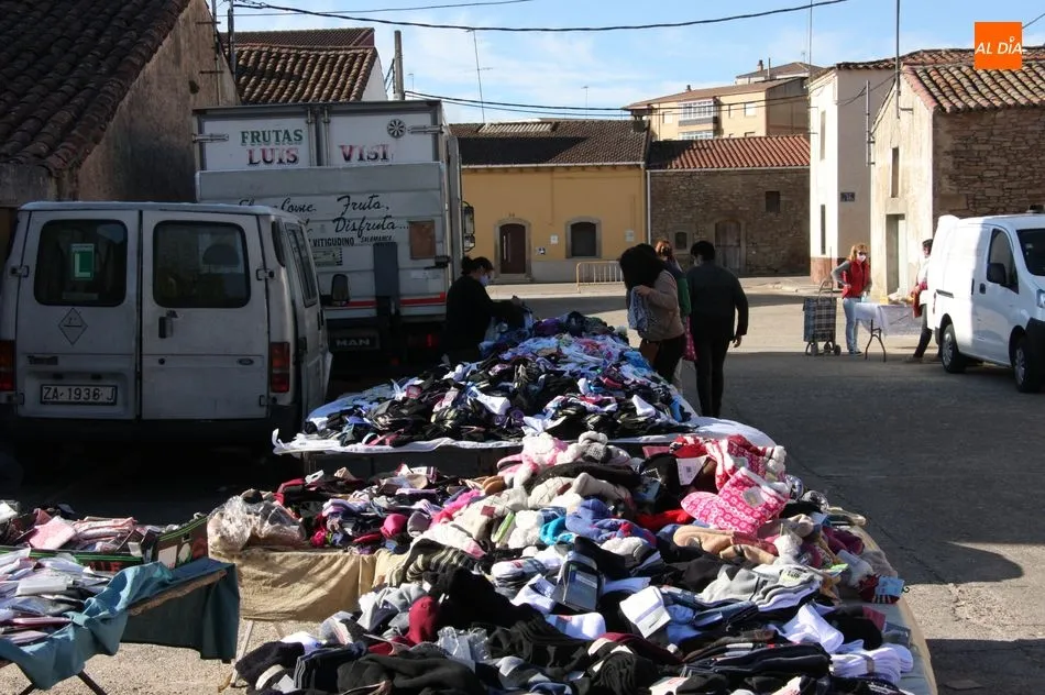 Foto 8 - El mercadillo de Vitigudino se resiente ante la incidencia del coronavirus  