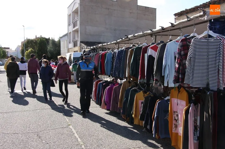 Foto 7 - El mercadillo de Vitigudino se resiente ante la incidencia del coronavirus  