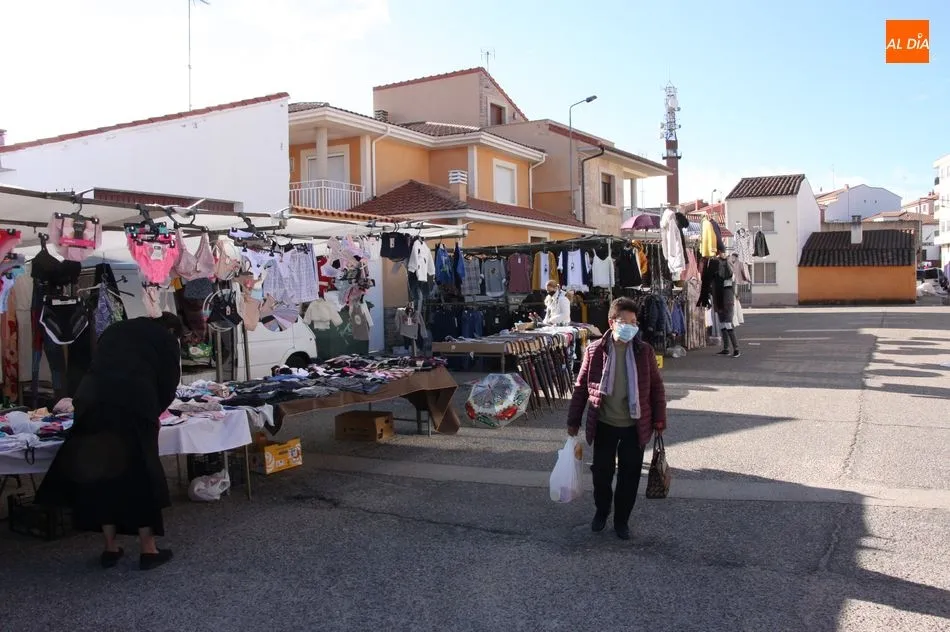 Foto 6 - El mercadillo de Vitigudino se resiente ante la incidencia del coronavirus  