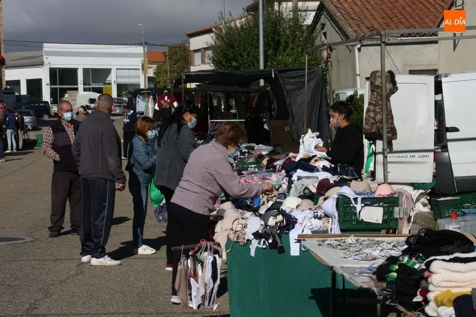 Foto 4 - El mercadillo de Vitigudino se resiente ante la incidencia del coronavirus  