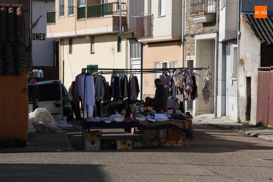 Foto 3 - El mercadillo de Vitigudino se resiente ante la incidencia del coronavirus  