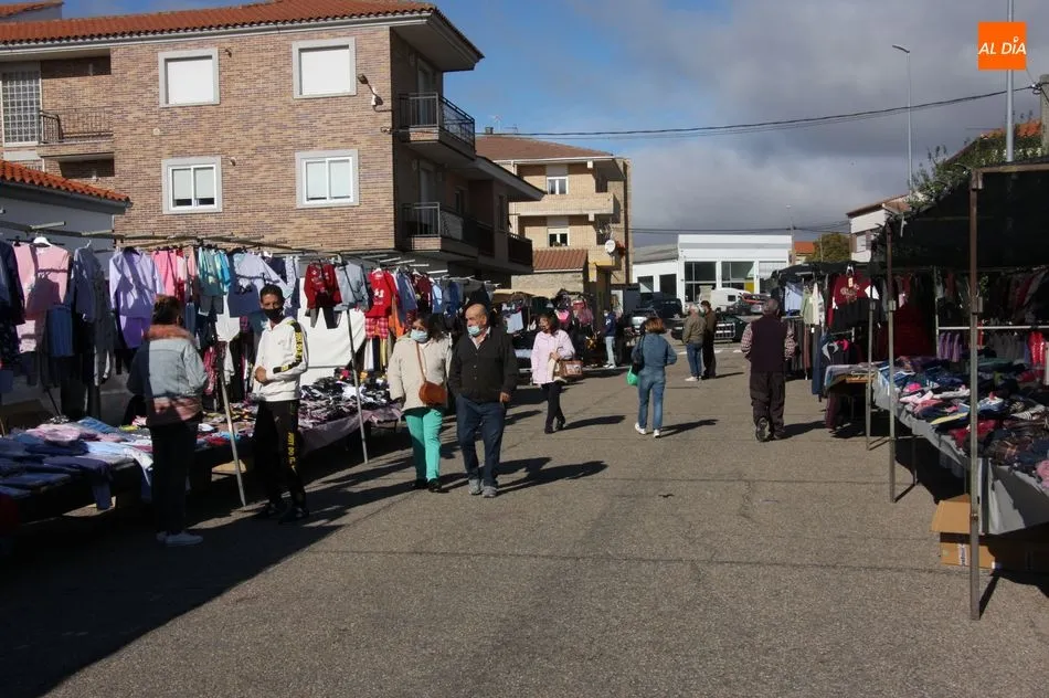 Foto 2 - El mercadillo de Vitigudino se resiente ante la incidencia del coronavirus  